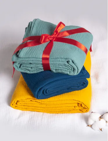 Green throw Blanket with Ruffles made of Muslin 160x200 cm| 100% cotton | Bedspreads green Forest Moss
