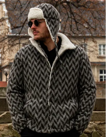 Мужская шерстяная шапка-ушанка. Из овечьей шерсти с геометрическим рисунком.