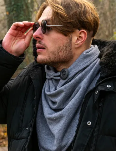 Men’s cotton triangle scarf with wooden button Ashton