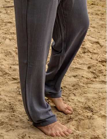 Men's linen trousers are loose in the pockets. BALI