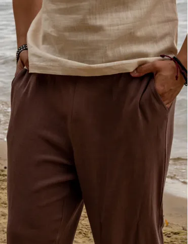 Men's linen trousers with a loose fit and elasticated waistband.