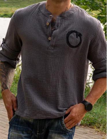 Men's muslin shirt embroidered with the symbol of Ouroboros