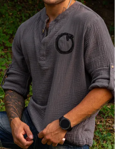 Men's muslin shirt embroidered with the symbol of Ouroboros