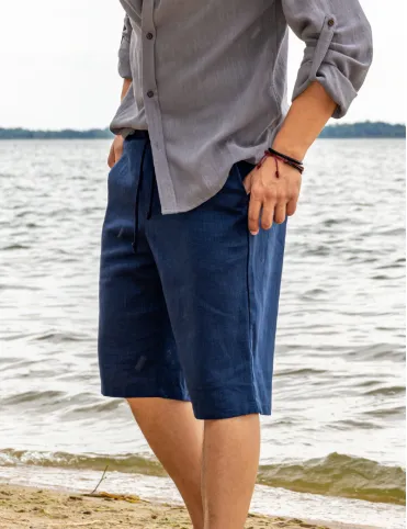 Sommerliche Leinenshorts für Herren. Klassisch