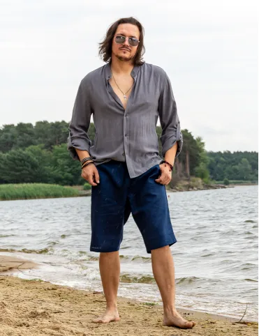 Sommerliche Leinenshorts für Herren. Klassisch