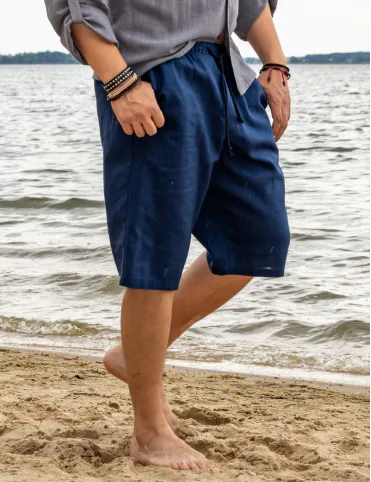 Sommerliche Leinenshorts für Herren. Klassisch