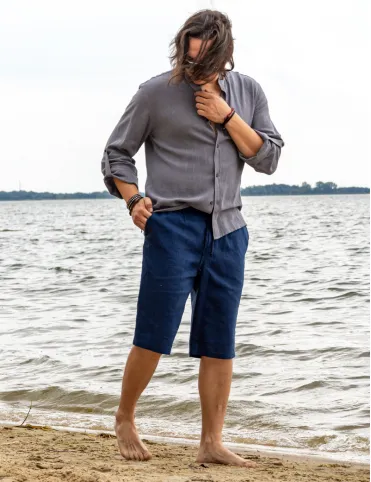 Sommerliche Leinenshorts für Herren. Klassisch