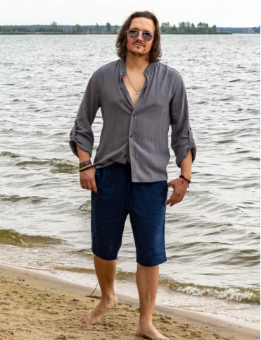 Sommerliche Leinenshorts für Herren. Klassisch