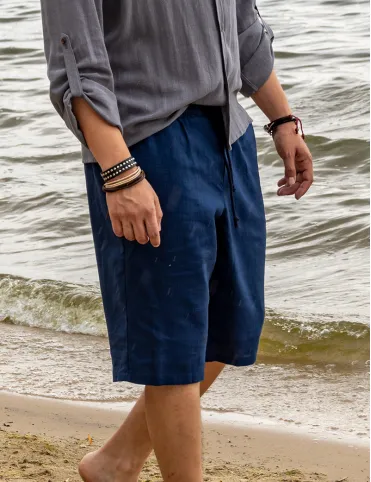 Sommerliche Leinenshorts für Herren. Klassisch