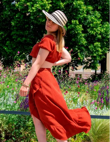 Blouse with open bottom