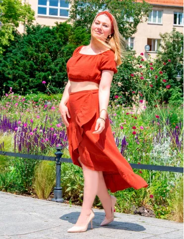 Blouse with open bottom