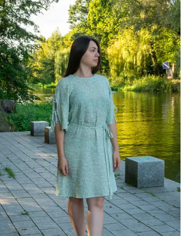 Damenkleid mit Blumenmuster, knielang, mit dekorativen Schleifen an den Ärmeln Bridget