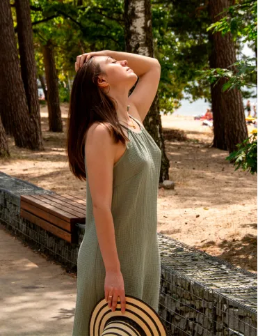 Удобное простое муслиновое зеленое платье для женщин с регулируемым вырезом и бретелями Бохо