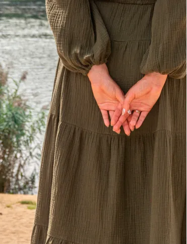 Langes grünes Musselin-Kleid mit Gummizug in der Taille Sandra