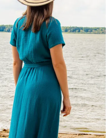Blaues Musselin-Sommer-Maxikleid mit Rüschen im spanischen Carmen-Stil