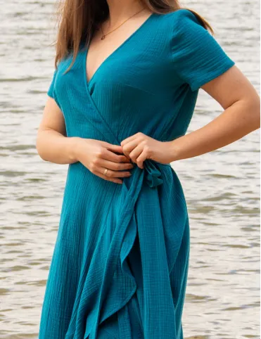 Blaues Musselin-Sommer-Maxikleid mit Rüschen im spanischen Carmen-Stil