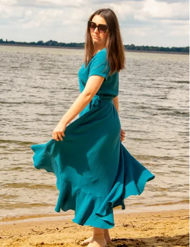 Blaues Musselin-Sommer-Maxikleid mit Rüschen im spanischen Carmen-Stil